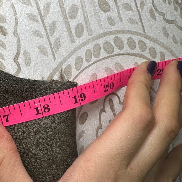 Maurices Womens Olive Faux Leather Fur Lined Moto Vest Size L - Picture 12 of 12